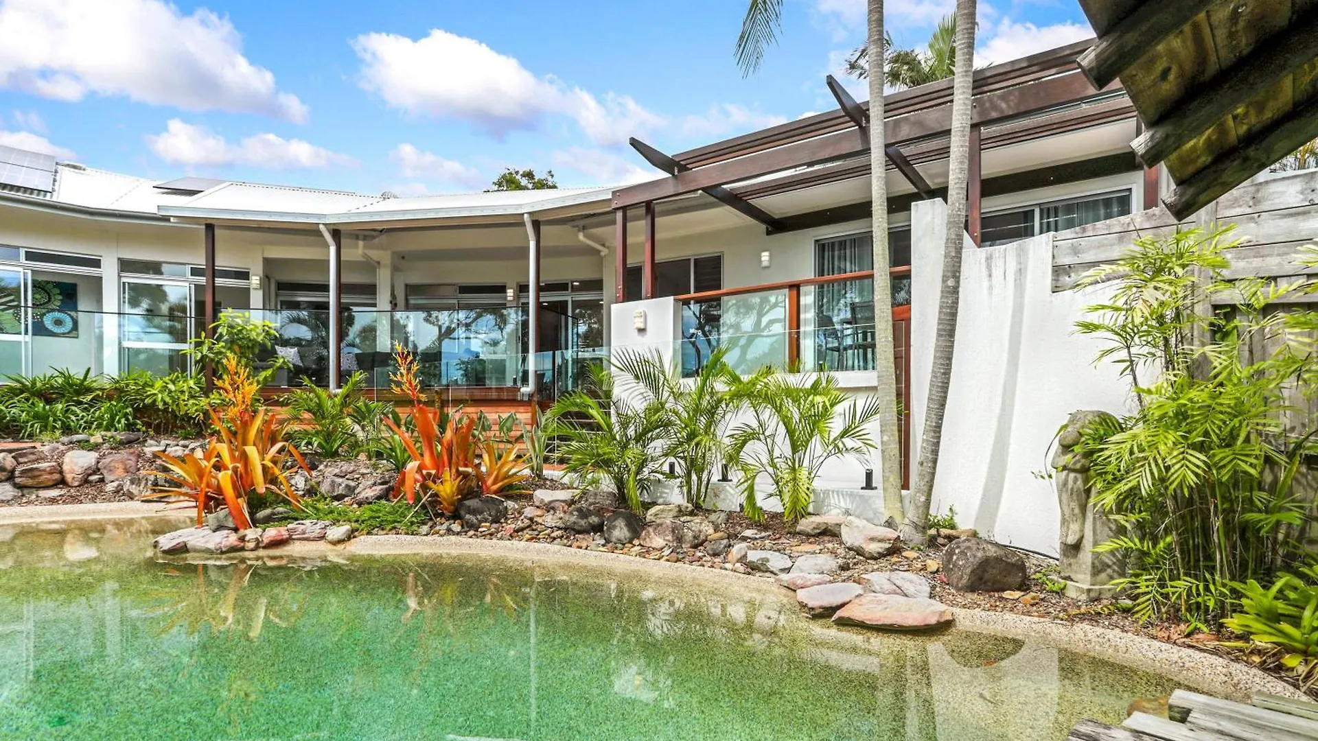 A Tropical Family Oasis In Sunshine Beach Holiday home