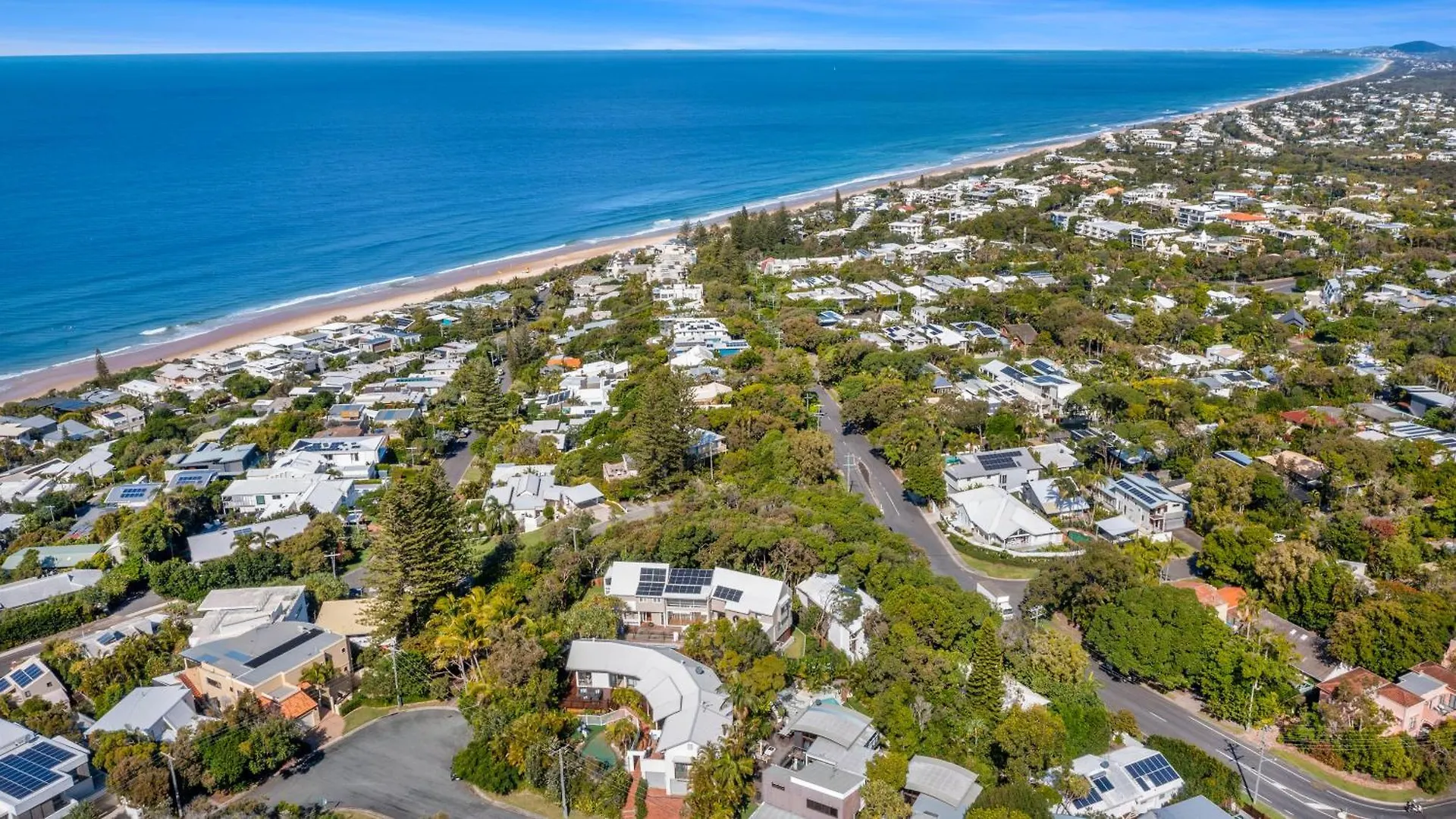 A Tropical Family Oasis In Sunshine Beach