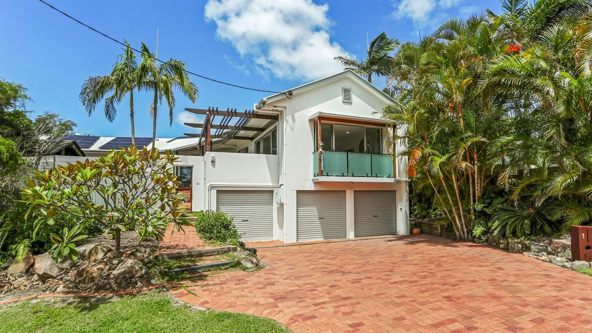 A Tropical Family Oasis In Sunshine Beach Holiday home
