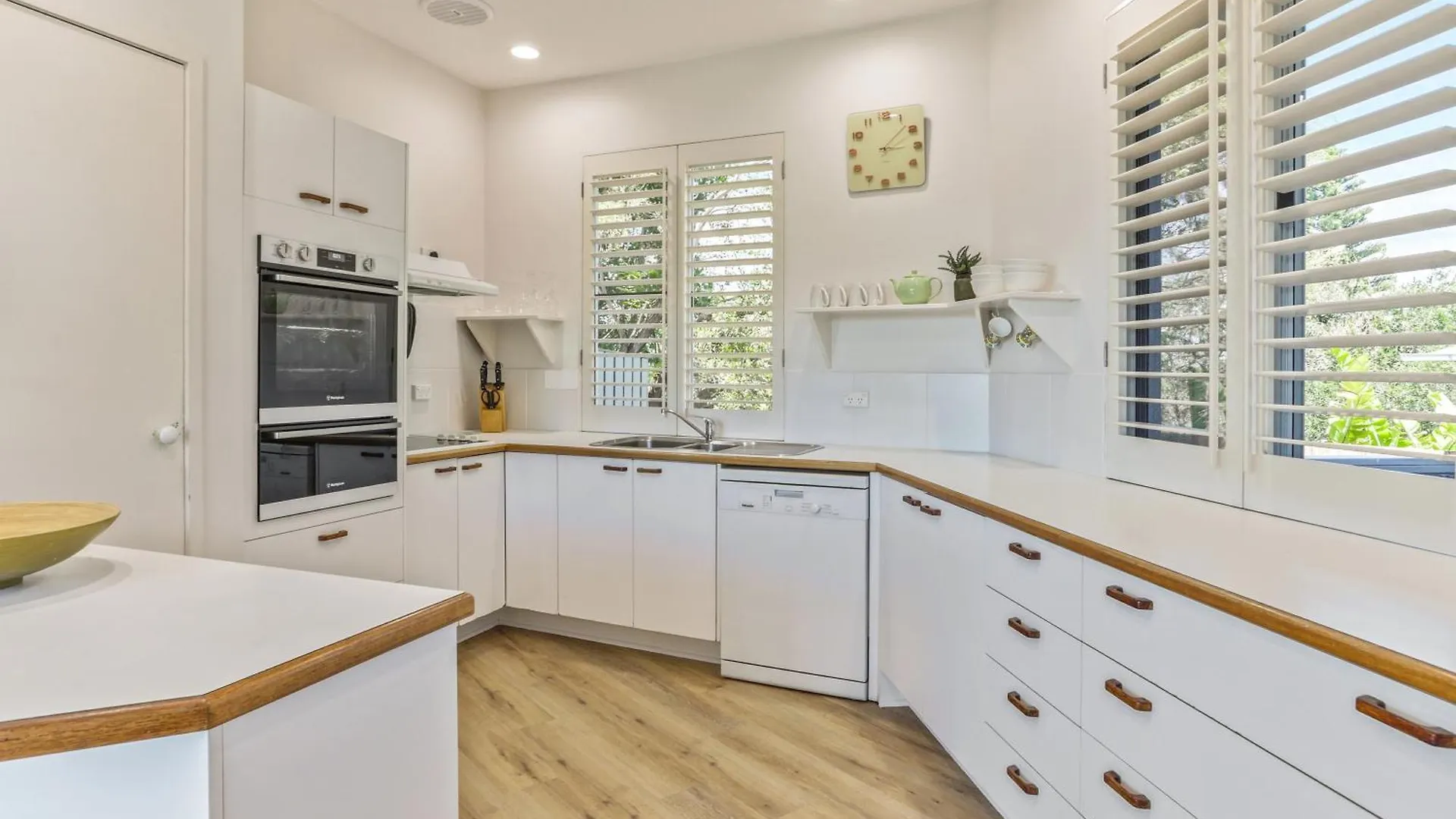 A Tropical Family Oasis In Sunshine Beach 0*,
